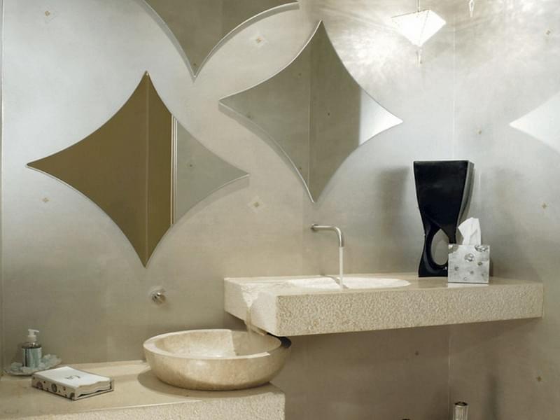 Декоративные фигурные зеркала в ванной