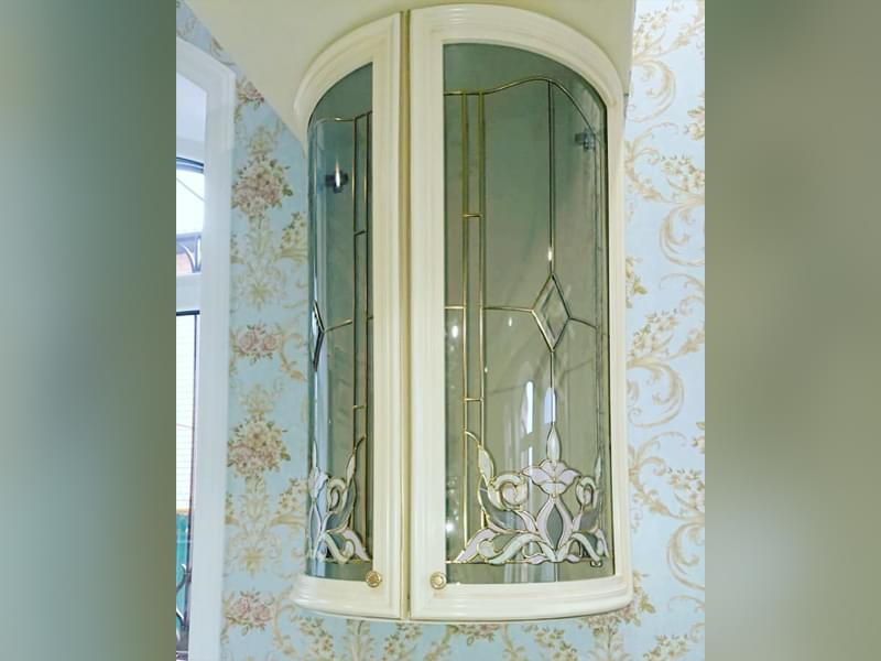 Стеклянные дверцы для кухонного шкафчика с гравировкой