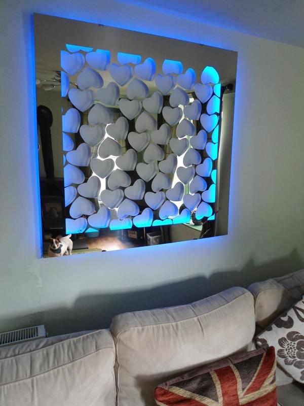 Декоративное зеркало с неоновой подсветкой
