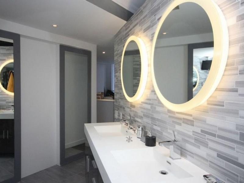 Круглое зеркало для ванной с подсветкой
