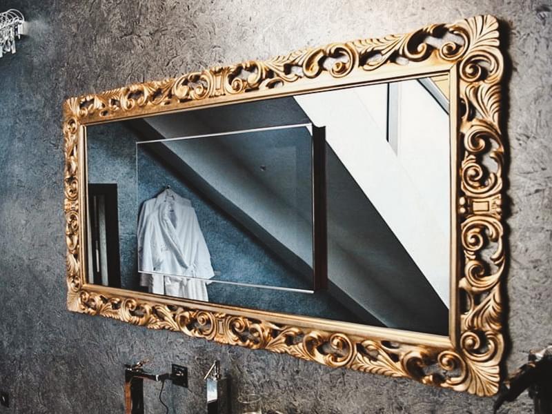 Зеркало в багете с индивидуальным дизайном на заказ