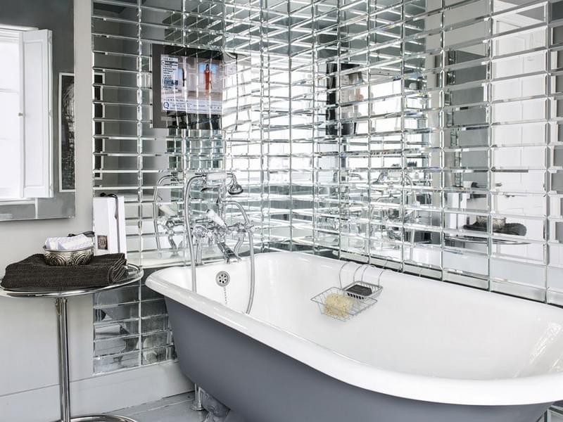 Зеркальная плитка в ванной