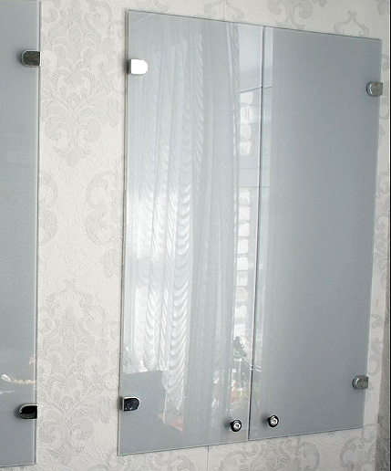 Стеклянные дверцы в нишу в комнате из белого стекла
