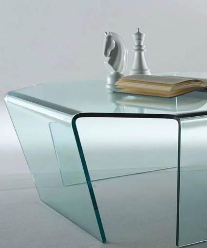 Дизайнерский стол из гнутого стекла