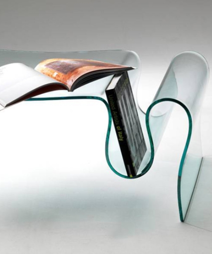 Дизайнерский журнальный столик из гнутого стекла