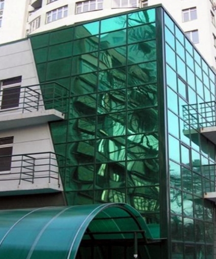 Фасад из из солнцезащитного стекла