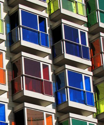 Остекление балконов из цветного стекла