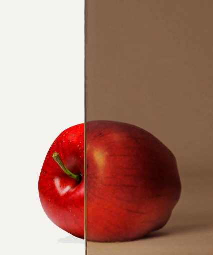 Тонированное стекло и яблоко
